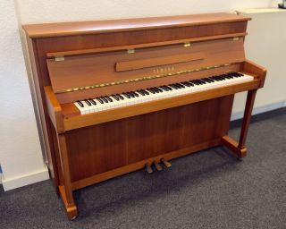 Yamaha Klavier P110N - Kirschbaum satiniert - Bj. 2000