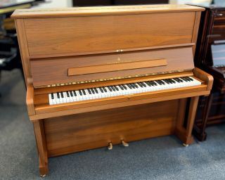 Steinway & Sons K-132 Klavier - Nussbaum - Hamburg 1994