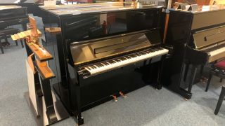 Steinway & Sons K-132 Klavier - Baujahr 2008 - schwarz poliert