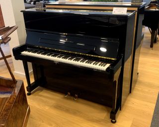 Steinway & Sons V-125 Klavier in schwarz poliert - Bj. 2001 Hamburg