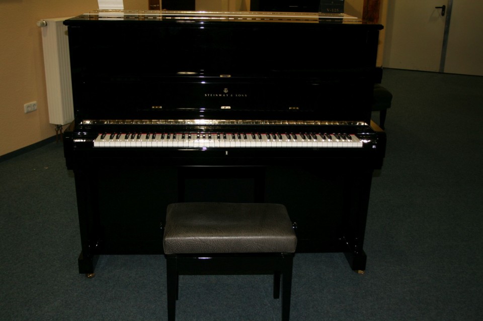 Klavier Von Innen Beschriftet : Rhodes - Wurlitzer - Clavinet - Piano