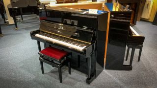 Steinway & Sons Klavier Modell V-125